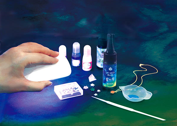 UV-LEDレジン 星の雫［ハードタイプ］500g - Products | 製品情報 